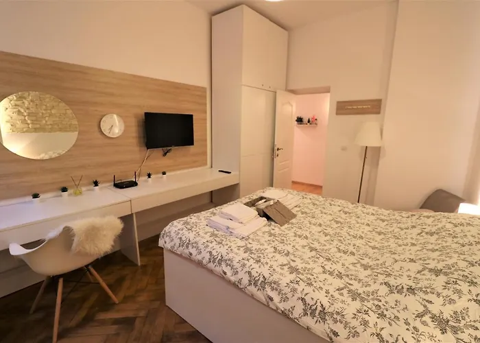 Cozy Old Town - Free Minibar *