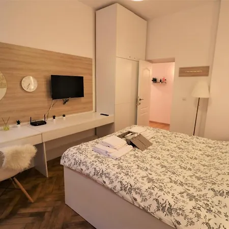 Cozy Old Town - Free Minibar *